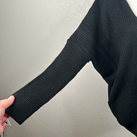 Forever 21 Black Knit V-Neck Open Knit Long Sleeve Sweater Size Small New! - Picture 4 of 9